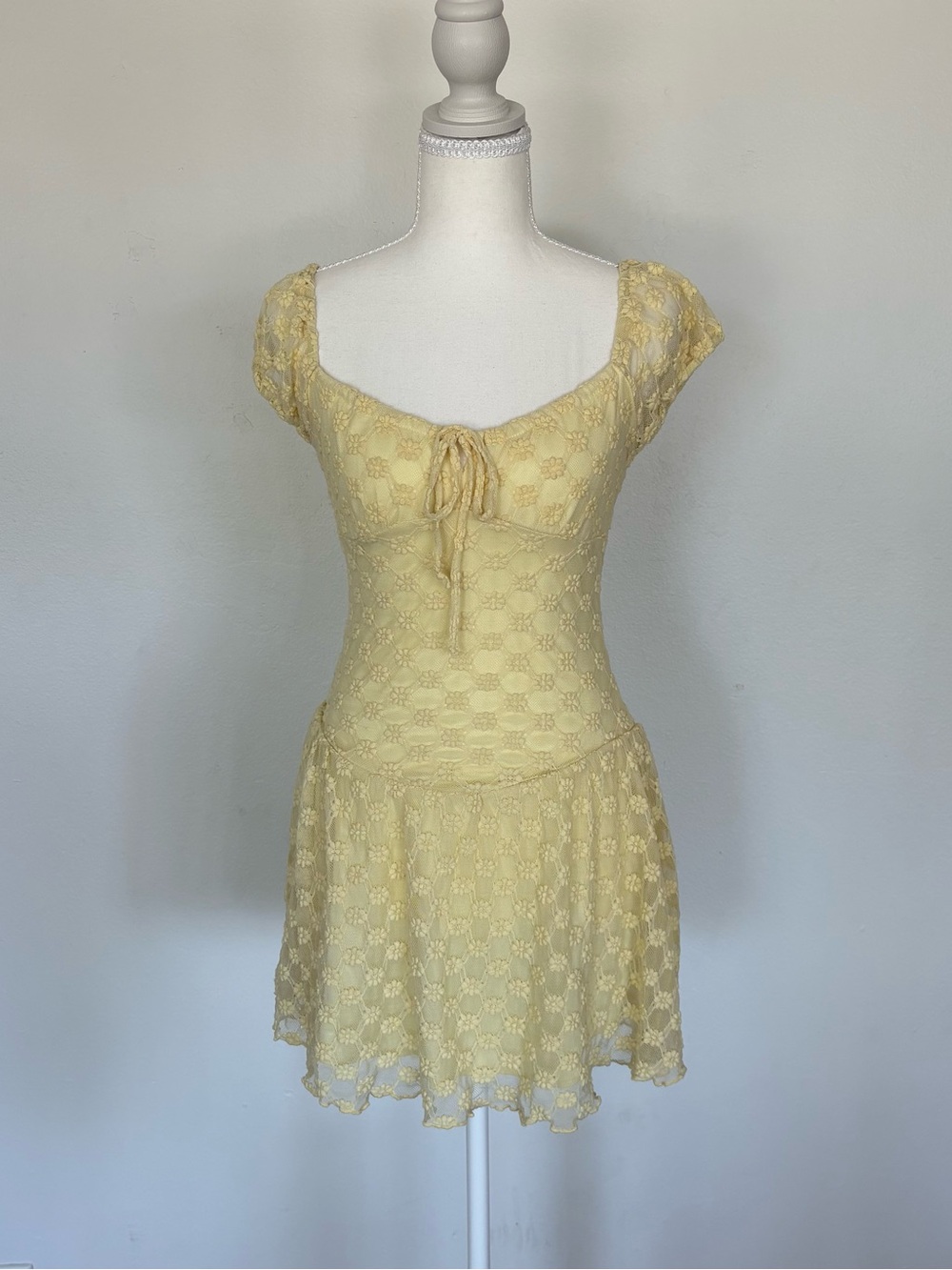 Thirty/Thirty LA Yellow Lace Fit-and-Flare Front Tie Mini Dress - Size S